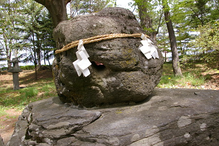 執念の岩＠川中島八幡神社