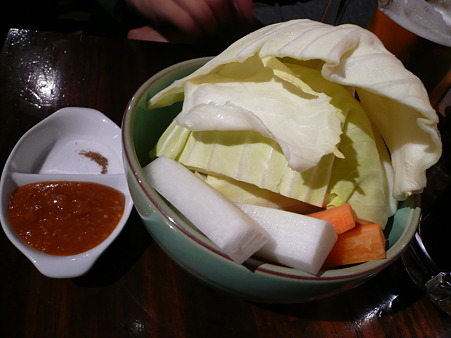 新橋・立ち飲み 竜馬 ブツ切りキャベツ 250円