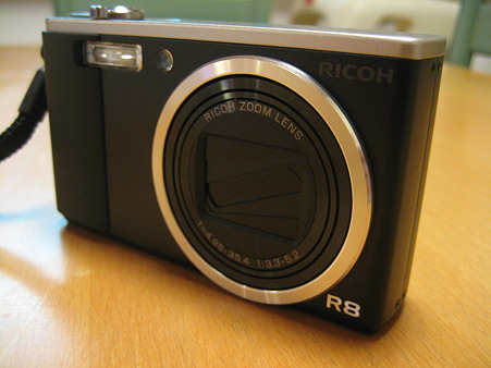 RICOH R8
