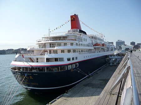 100322-大桟橋 客船2隻 (119)