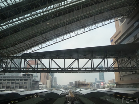 110416-17 大阪駅 (37)