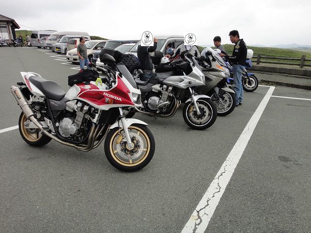 大観峰到着・・・大型車の駐車場に停めさせられた