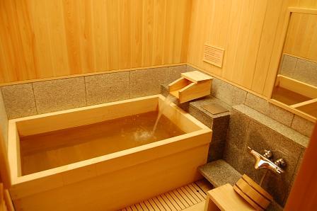 ひのきな浴室