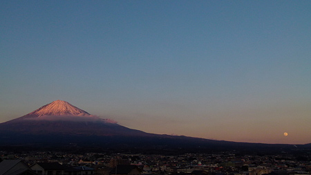 富士山と月