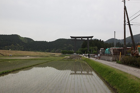 c-110505-105354 巨大な鳥居